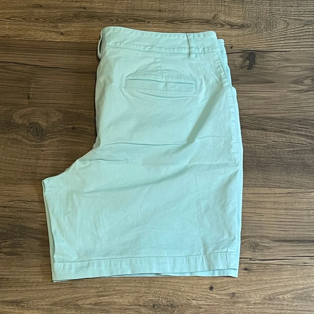Talbots Womens Mint Green Chino Shorts Size 14 Cotton Stretch Mid Rise Casual
